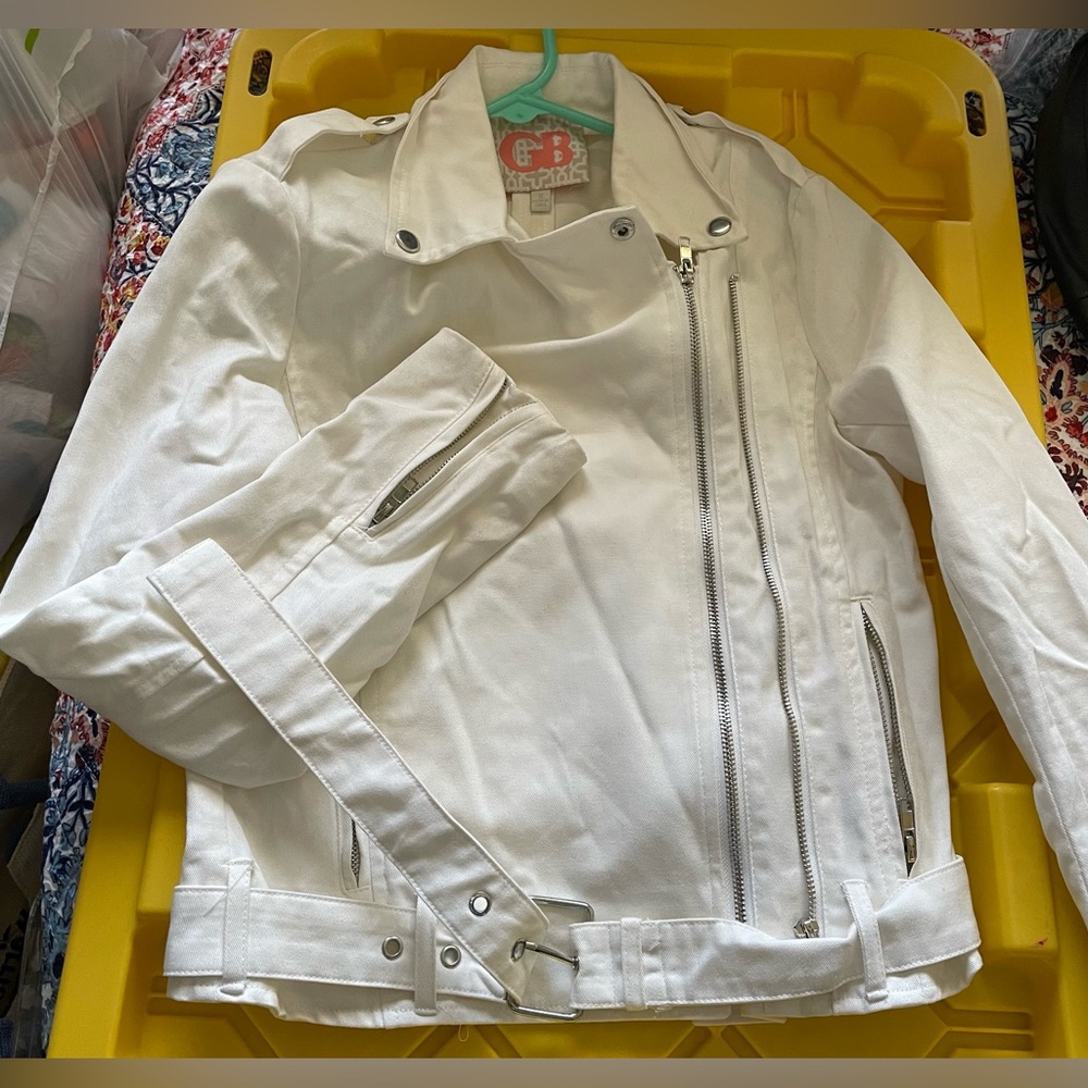 GB multi zippered slim white jeans jacket. Real trendy for the season size small